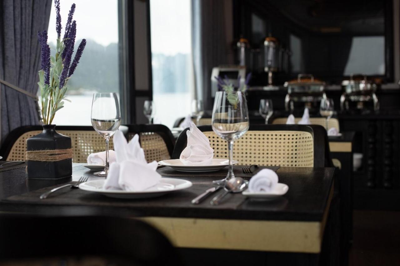Madeline Cruises Hotel Ha Long Buitenkant foto