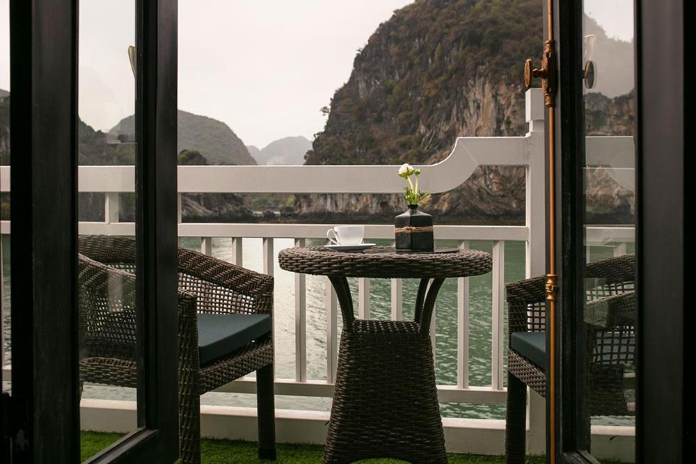 Madeline Cruises Hotel Ha Long Buitenkant foto